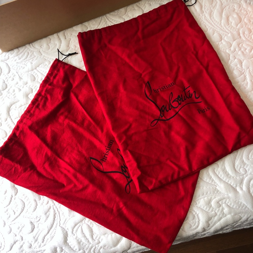 Loubiton dust covers
